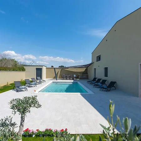 Cesarica By Kompas Vodnjan