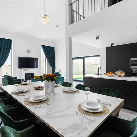 Cesarica By Kompas * Vodnjan