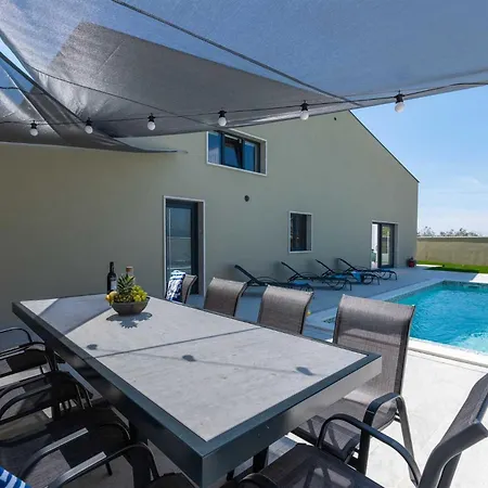 Vila Cesarica By Kompas