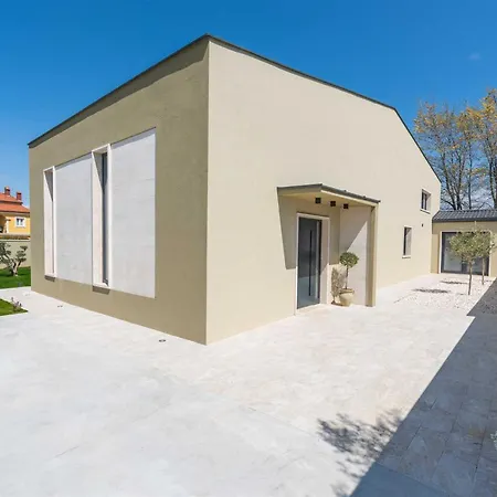 Cesarica By Kompas * Vodnjan