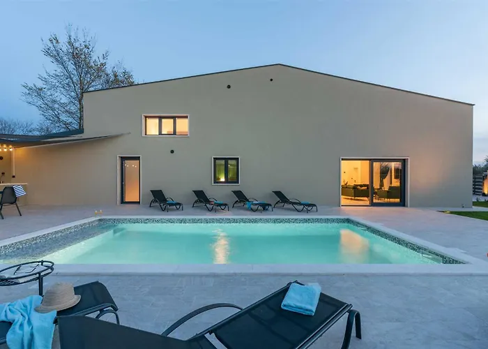 Cesarica By Kompas *