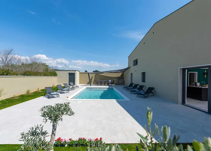 Cesarica By Kompas Vodnjan